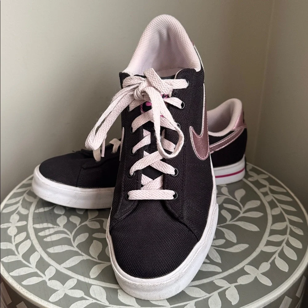 Nike Women's Black and Light Pink Sneakers sz 9 - Picture 2 of 9